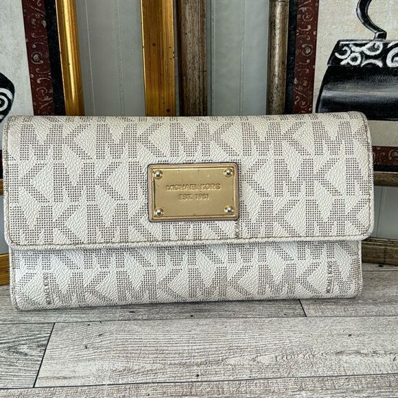 Michael Kors Jet Set Wallet With Check Book Cover - Picture 1 of 16